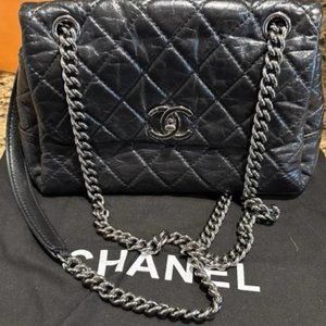 Gorgeous Chanel Black Flap Bag w/silver EUC